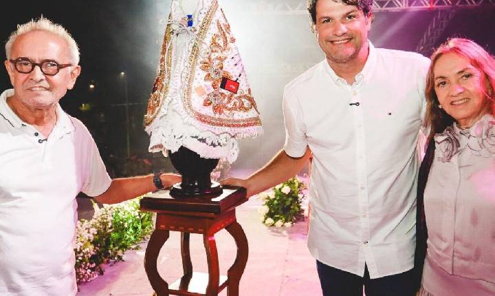 Chuva, missa e show da banda Colo de Deus marcam primeira noite da Festa das Neves 2025