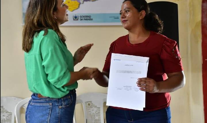 Governo entrega cisternas para famílias em situação de vulnerabilidade em Logradouro