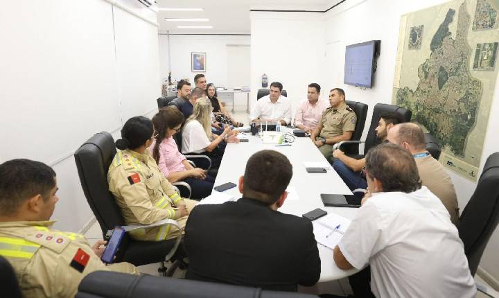 Prefeitura de João Pessoa fará ação conjunta para combater poluição visual nos postes da Capital