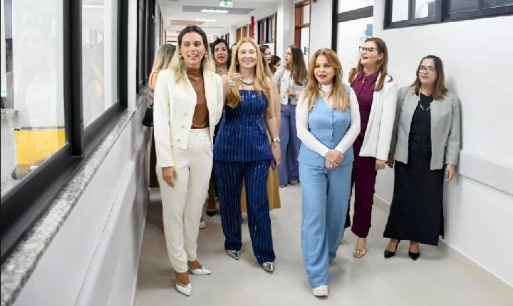 Primeira-dama participa de encontro com mulheres que colaboraram para a concretização do Hospital da Mulher