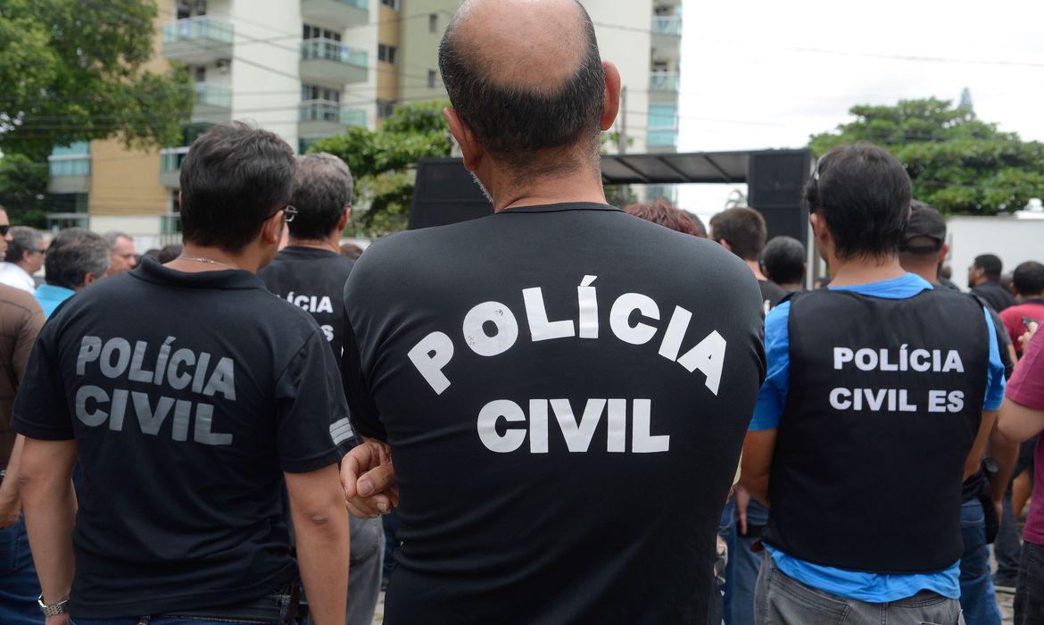 Polícia faz operação contra roubo de carros e cargas no Rio