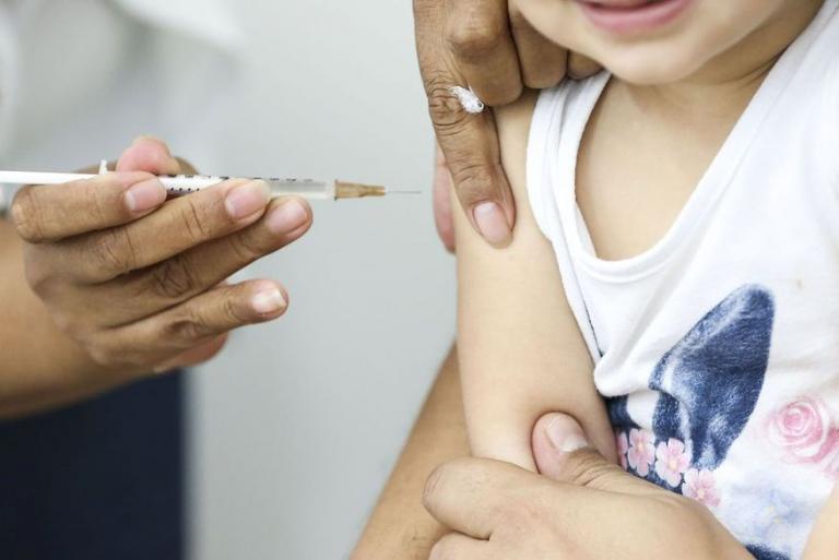 AGU aponta erros em aplicação de mais de 50 mil doses de vacina em crianças