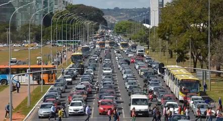 Pagamento com desconto do IPVA de veículos com final 3 vai até esta segunda-feira