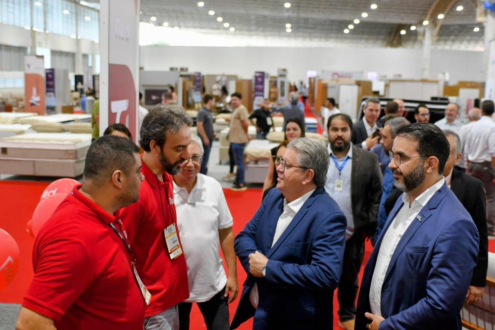 João Azevêdo prestigia 2ª edição do Salão Móvel Paraíba e destaca capacidade de atração de grandes eventos