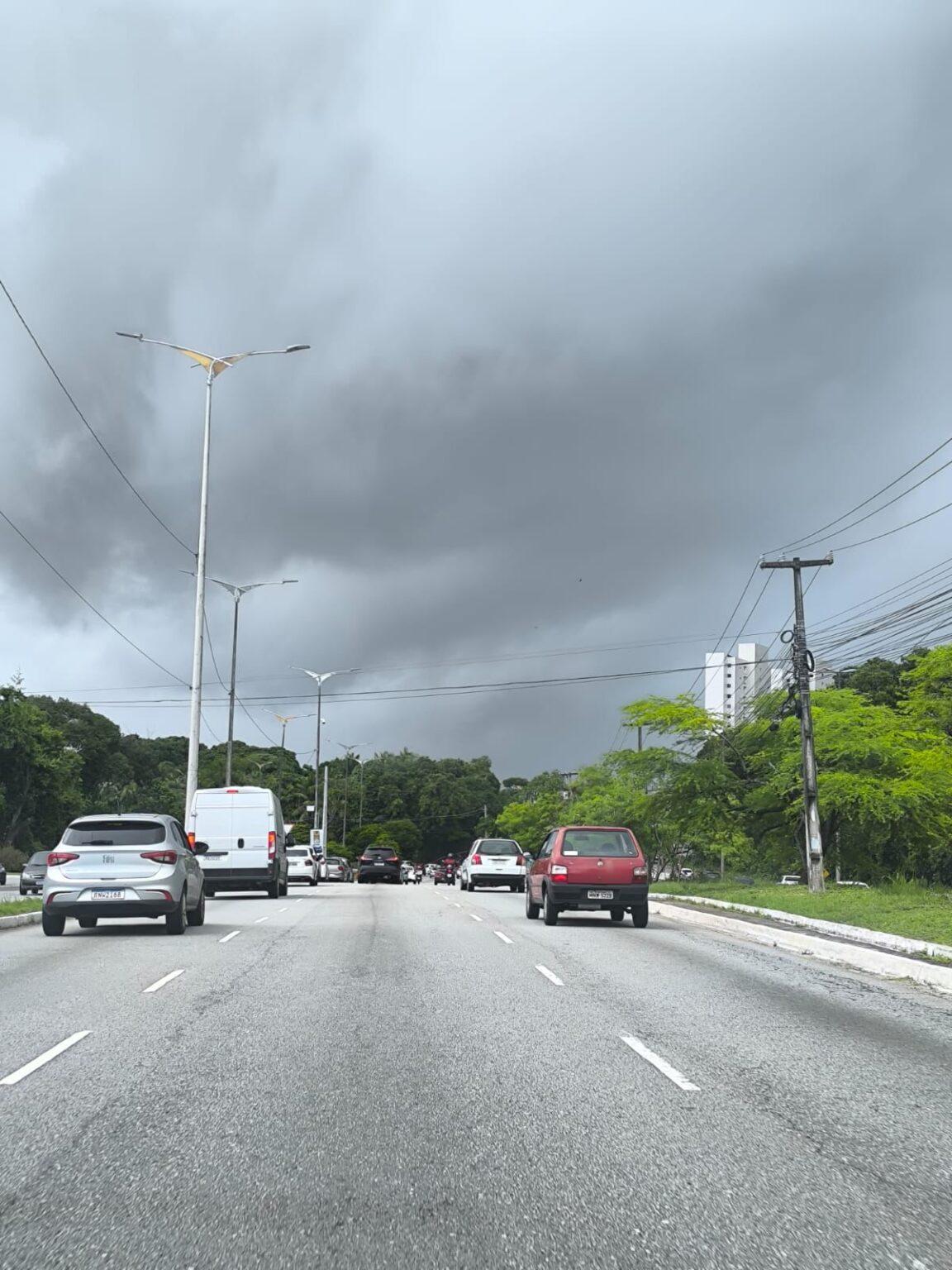 Defesa Civil coloca equipes em atenção e intensifica monitoramento nas áreas de risco