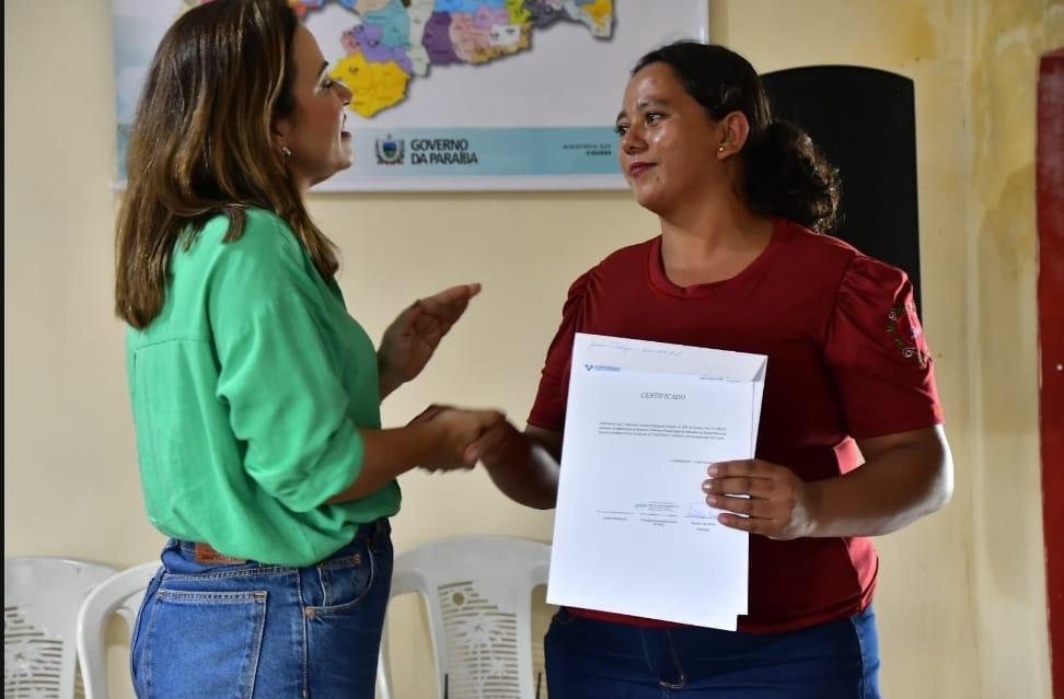 Governo entrega cisternas para famílias em situação de vulnerabilidade em Logradouro