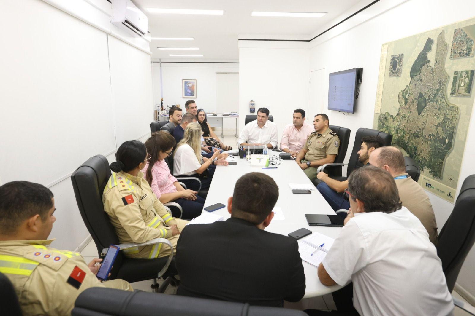 Prefeitura de João Pessoa fará ação conjunta para combater poluição visual nos postes da Capital