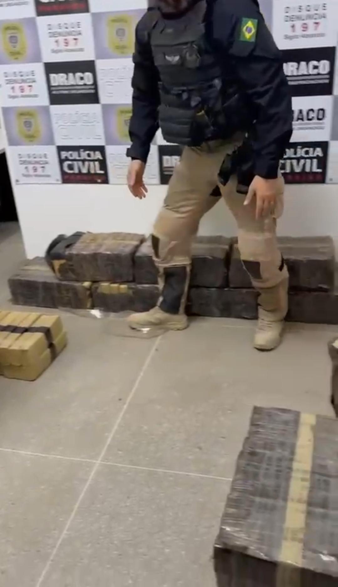 QUASE UMA TONELADA: Polícia Civil e Polícia Rodoviária Federal prendem três pessoas e apreendem grande quantidade de dro